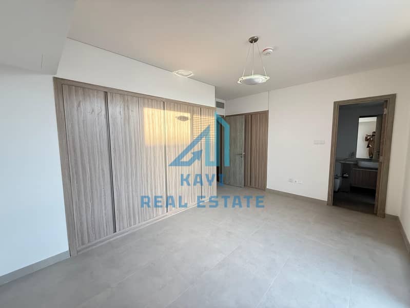 Exquisite 5-Bedroom Waterfront Villa with Sea View for Rent in Ajmal Makan, Sharjah - Image 15