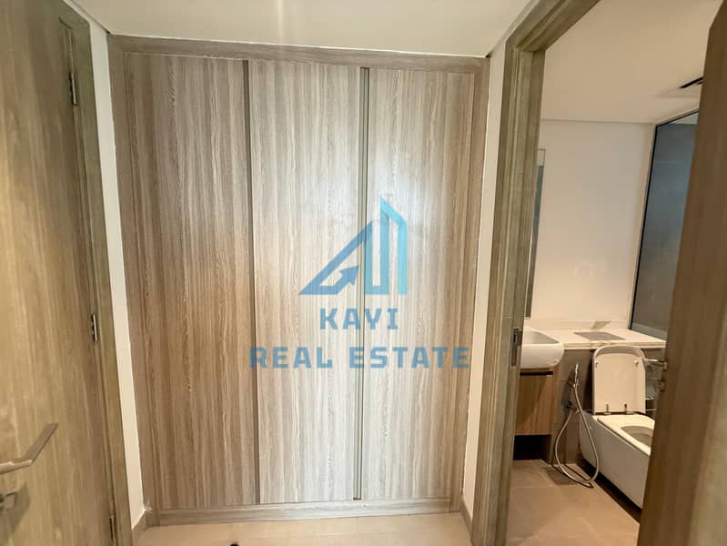 Exquisite 5-Bedroom Waterfront Villa with Sea View for Rent in Ajmal Makan, Sharjah - Image 16