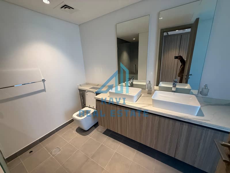 Exquisite 5-Bedroom Waterfront Villa with Sea View for Rent in Ajmal Makan, Sharjah - Image 17