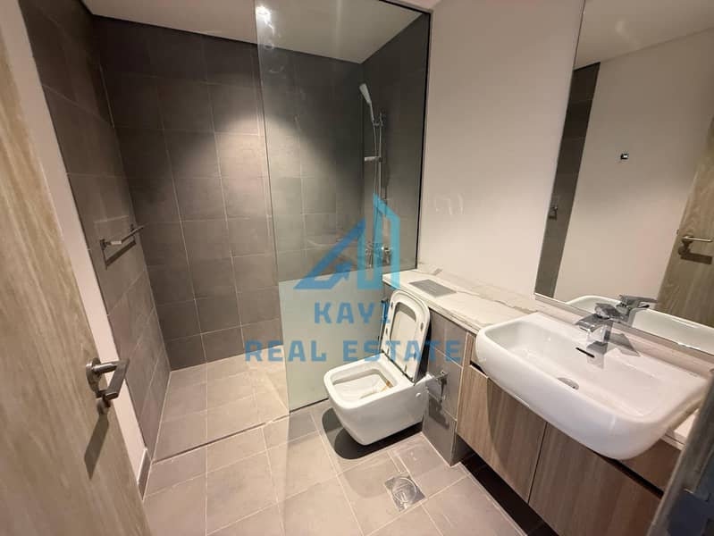 Exquisite 5-Bedroom Waterfront Villa with Sea View for Rent in Ajmal Makan, Sharjah - Image 20