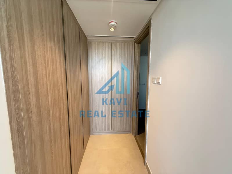 Exquisite 5-Bedroom Waterfront Villa with Sea View for Rent in Ajmal Makan, Sharjah - Image 25