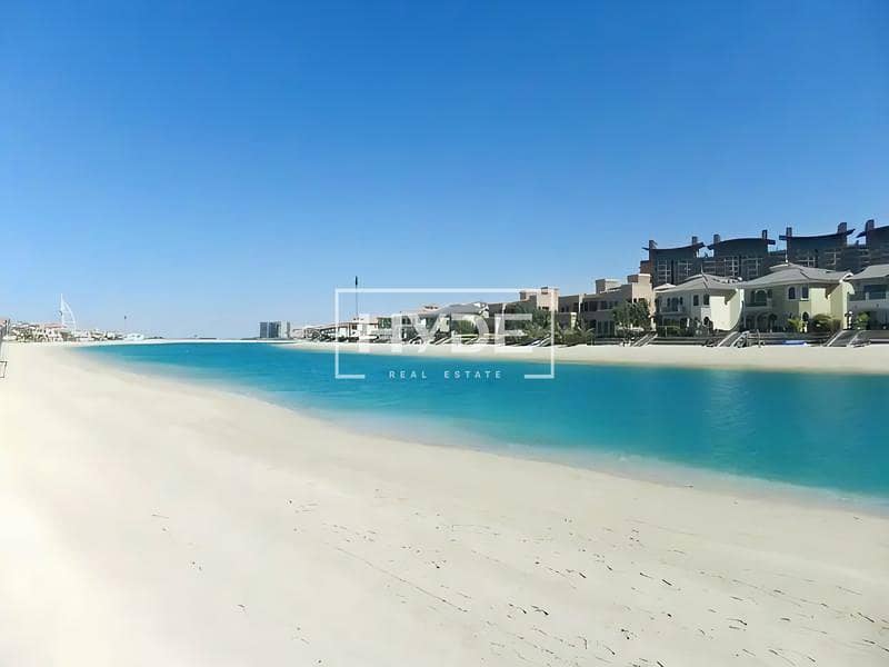 Rotunda Layout | High Ceilings | Vacant