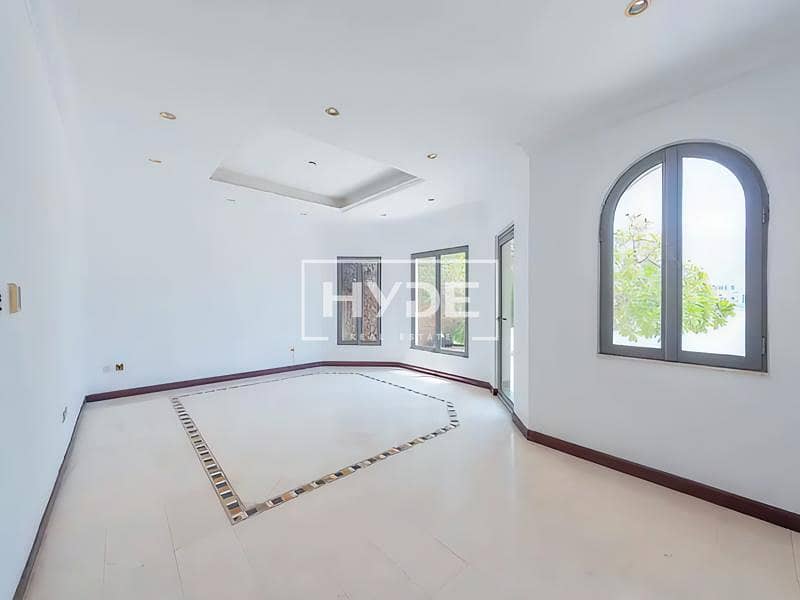 Rotunda Layout | High Ceilings | Vacant