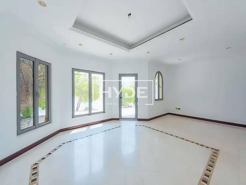 Rotunda Layout | High Ceilings | Vacant - Image 7