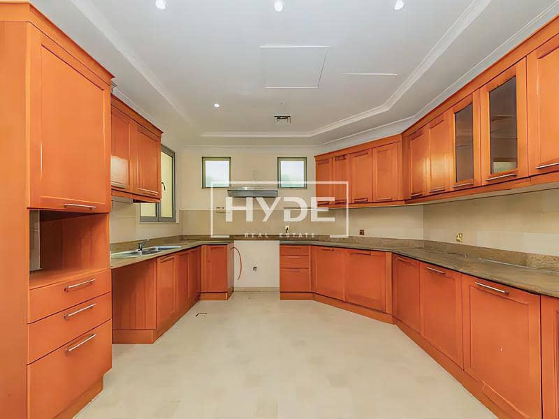 Rotunda Layout | High Ceilings | Vacant - Image 8