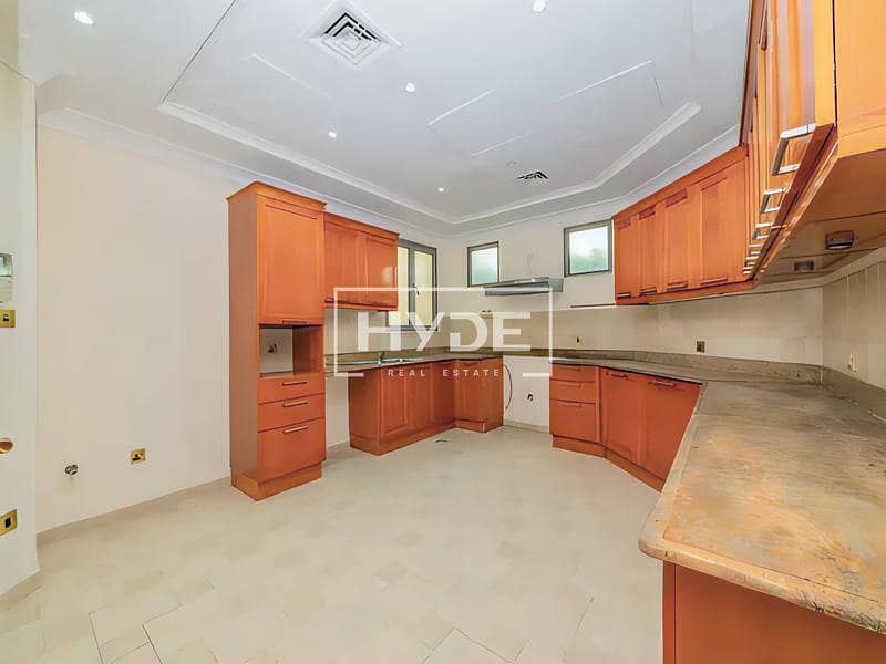 Rotunda Layout | High Ceilings | Vacant - Image 9