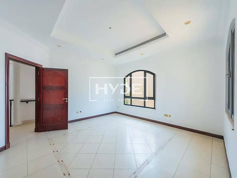 Rotunda Layout | High Ceilings | Vacant - Image 11