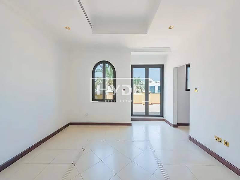 Rotunda Layout | High Ceilings | Vacant - Image 13