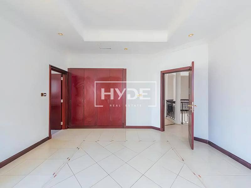 Rotunda Layout | High Ceilings | Vacant - Image 14