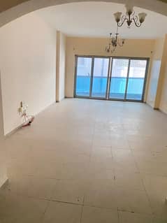 للبيع شقة مكوّنة من غرفتين وصالة في برج صحارى 1