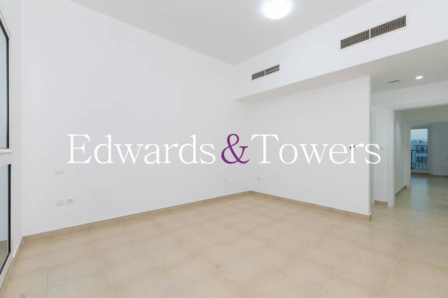 5 Bedroom - Upgraded - Vacant Now - Image 11