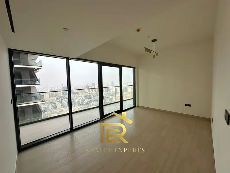 Spacious 1 Bedroom Apartment with City View in Binghatti Corner