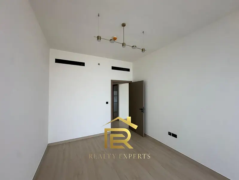 Spacious 1 Bedroom Apartment with City View in Binghatti Corner
