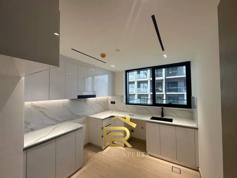 Spacious 1 Bedroom Apartment with City View in Binghatti Corner