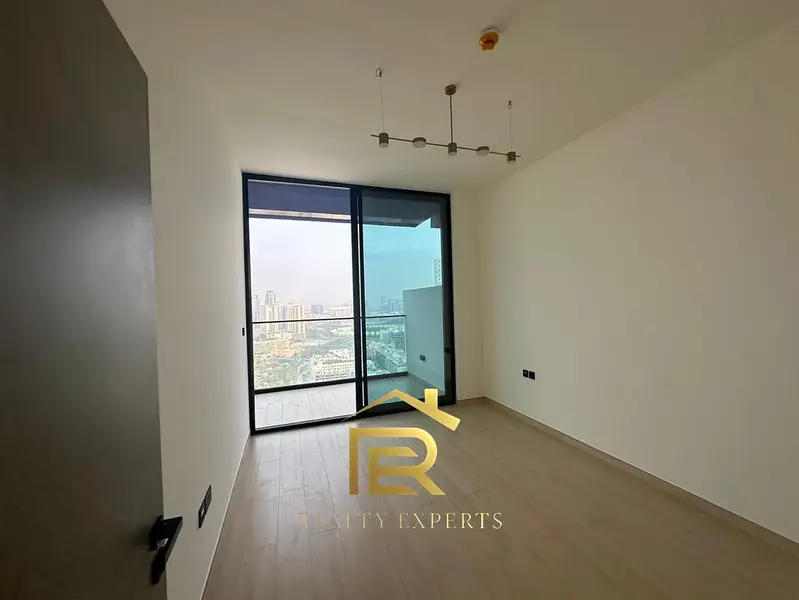 Spacious 1 Bedroom Apartment with City View in Binghatti Corner