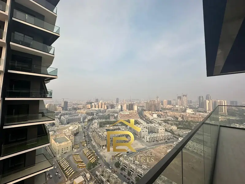 Spacious 1 Bedroom Apartment with City View in Binghatti Corner