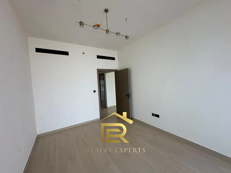 Spacious 1 Bedroom Apartment with City View in Binghatti Corner