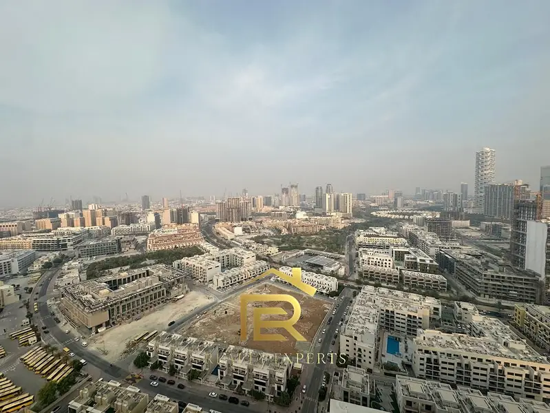 Spacious 1 Bedroom Apartment with City View in Binghatti Corner