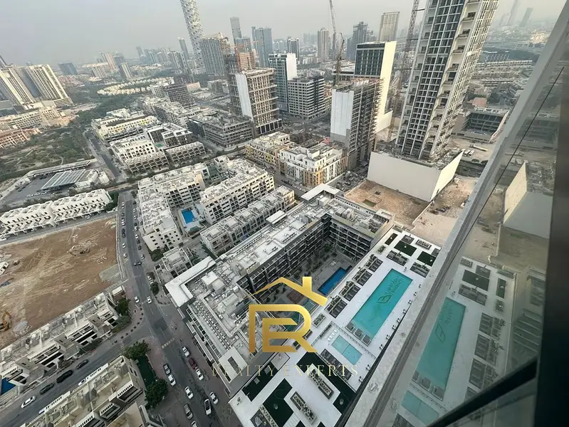 Spacious 1 Bedroom Apartment with City View in Binghatti Corner