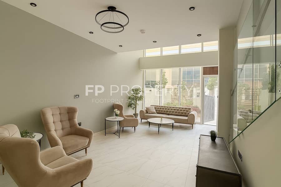 Elegantly Furnished | Ready To Move | Feel Privacy - Image 9