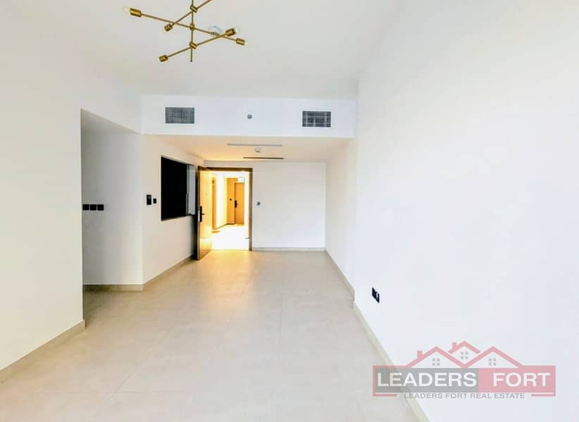 Vacant 3 BR| High Floor | Creek View |