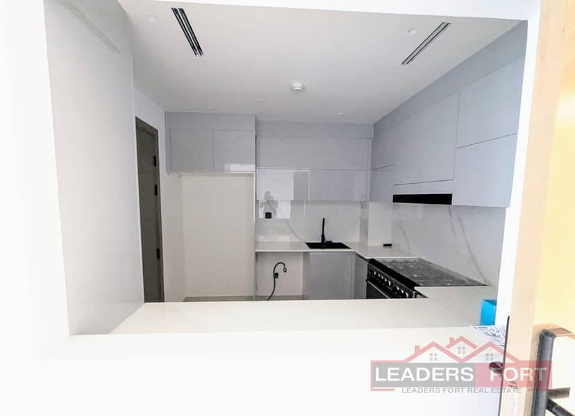 Vacant 3 BR| High Floor | Creek View |