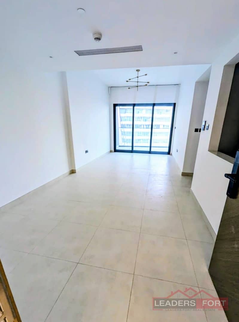 Vacant 3 BR| High Floor | Creek View |