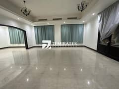 شقة في البرشاء جنوب الثانية،البرشاء جنوب،البرشاء 6 غرف 330000 درهم - 13494931