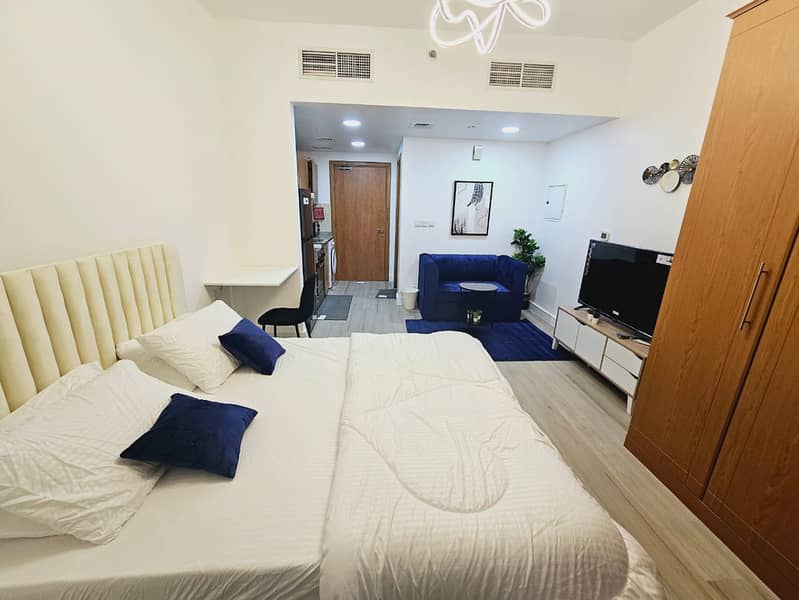 Newly Furnished || Modern Design Studio || With Pool View || Near Me'aisem City Centre