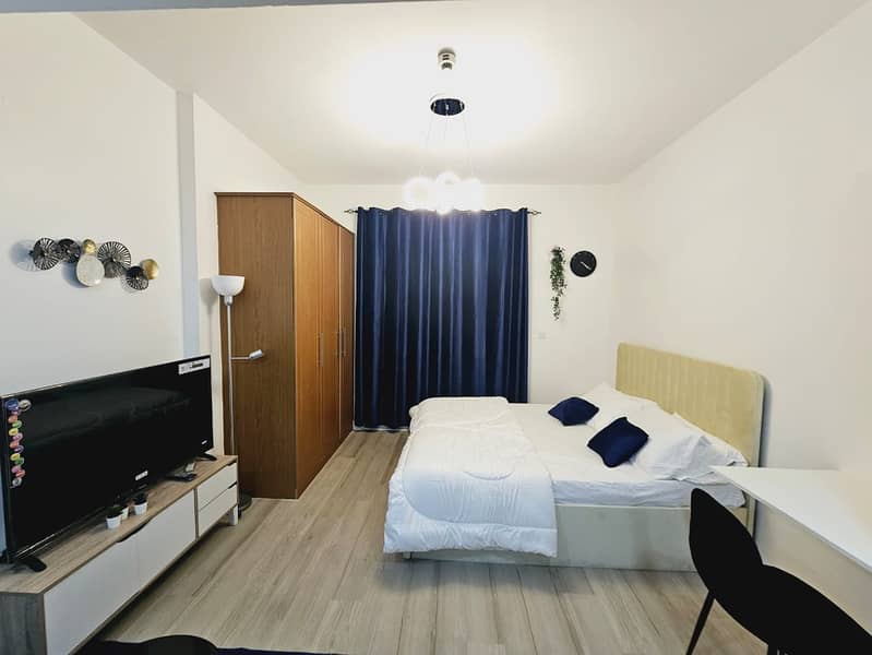 Newly Furnished || Modern Design Studio || With Pool View || Near Me'aisem City Centre