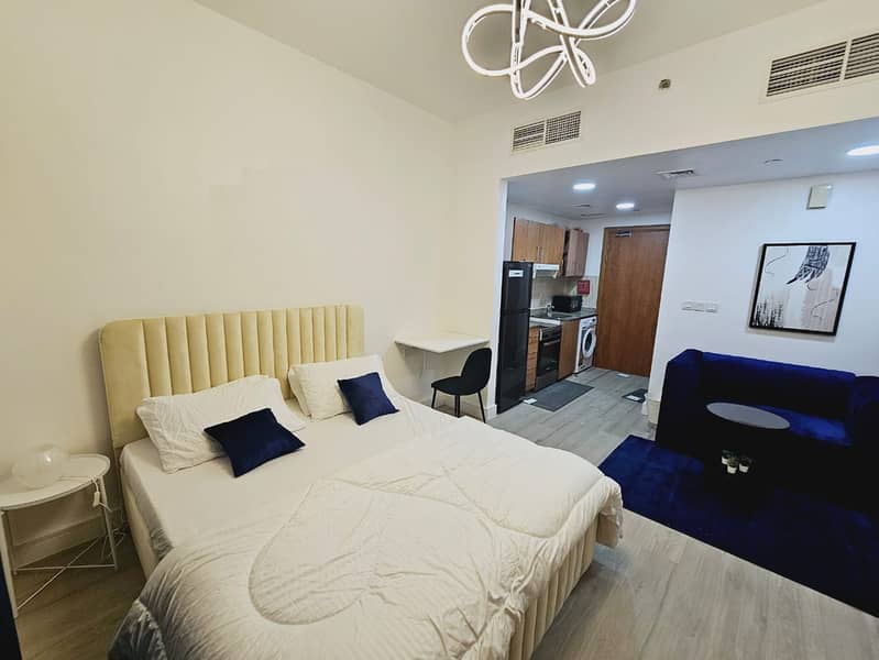 Newly Furnished || Modern Design Studio || With Pool View || Near Me'aisem City Centre