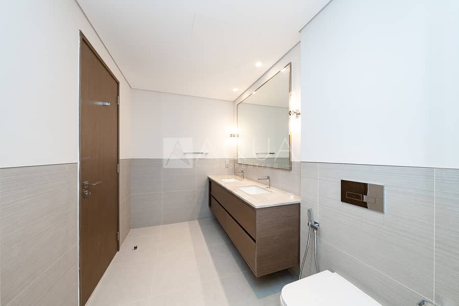 Partial Burj Khalifa View | 4 BDs + Maid - Image 10