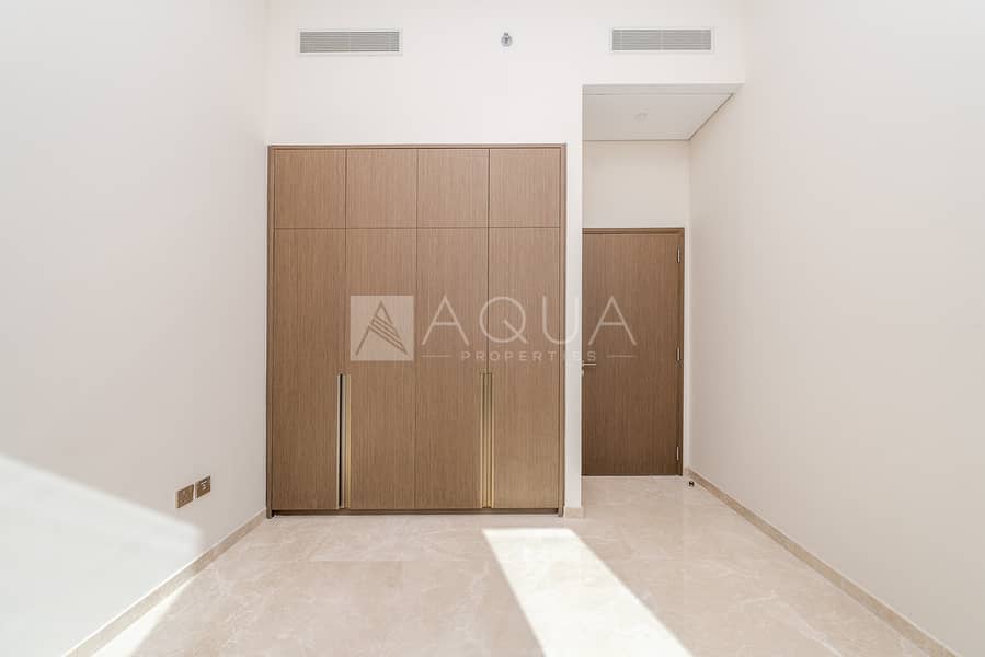 Partial Burj Khalifa View | 4 BDs + Maid - Image 15