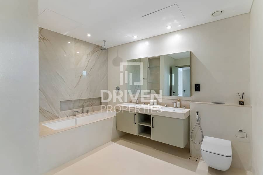 Panoramic Sea Views | Luxurious Fit Out | Vacant - Image 21