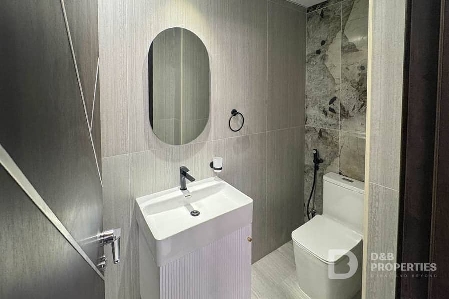 Vacant | Brand New | Fully Furnished | Park View - Image 10