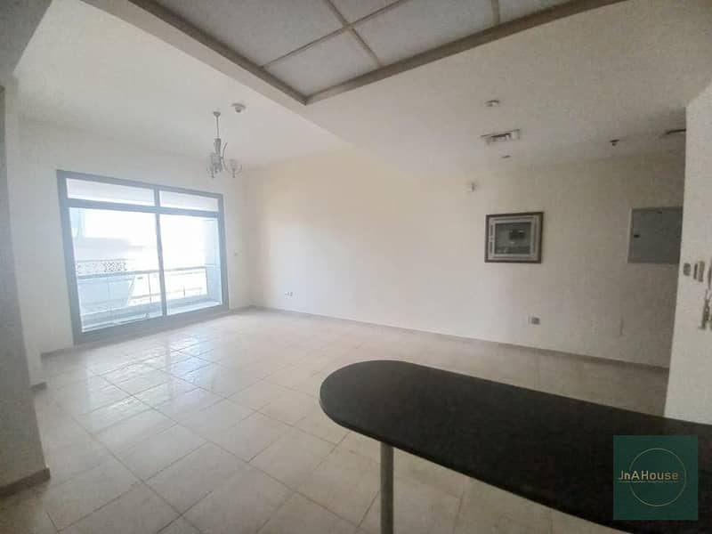 Chiller Free | Prime Location | Spacious - Image 8