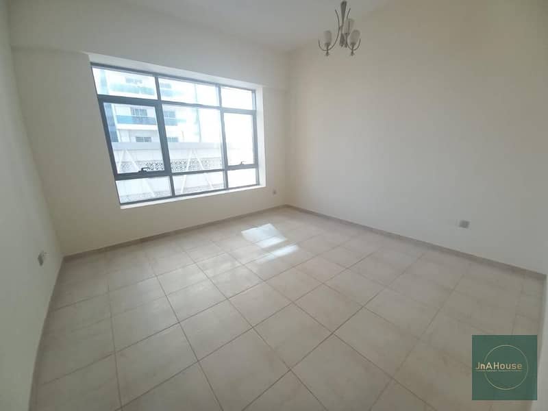 Chiller Free | Prime Location | Spacious - Image 9