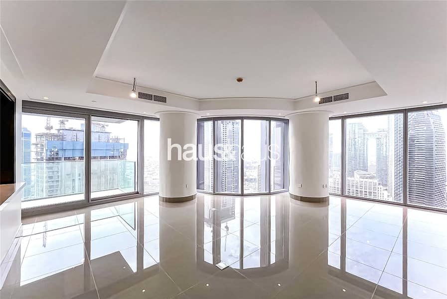 Partial Fountain | Corner Unit | Walk In Closet