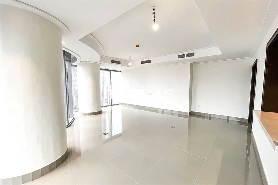 Partial Fountain | Corner Unit | Walk In Closet