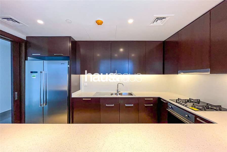 Partial Fountain | Corner Unit | Walk In Closet