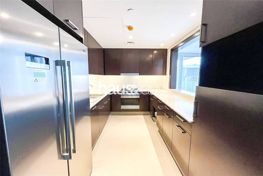 Partial Fountain | Corner Unit | Walk In Closet - Image 13