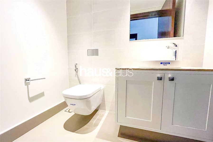 Partial Fountain | Corner Unit | Walk In Closet - Image 15