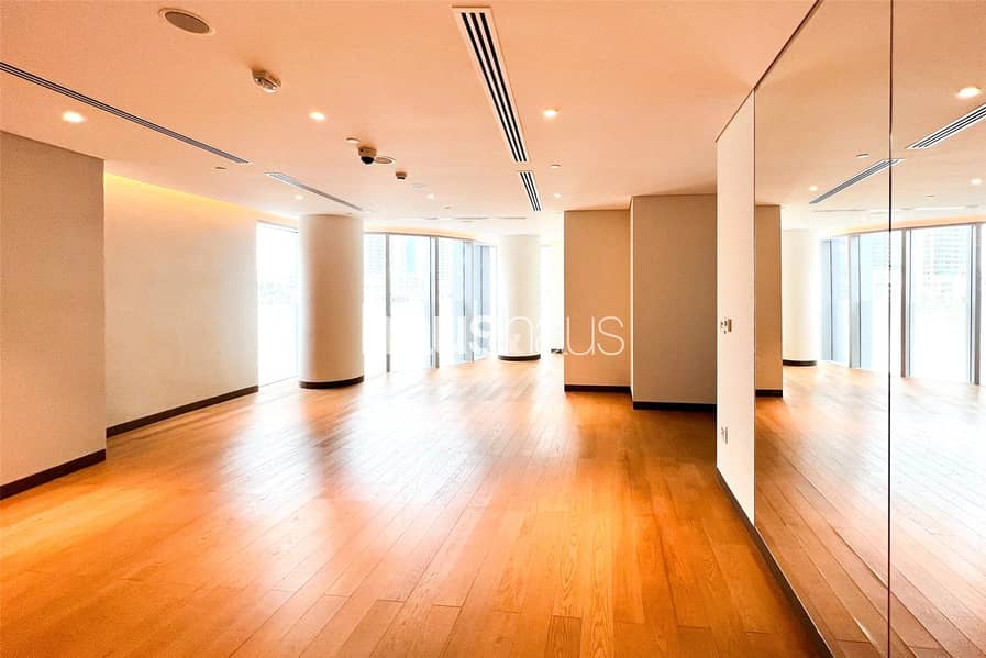 Partial Fountain | Corner Unit | Walk In Closet - Image 17