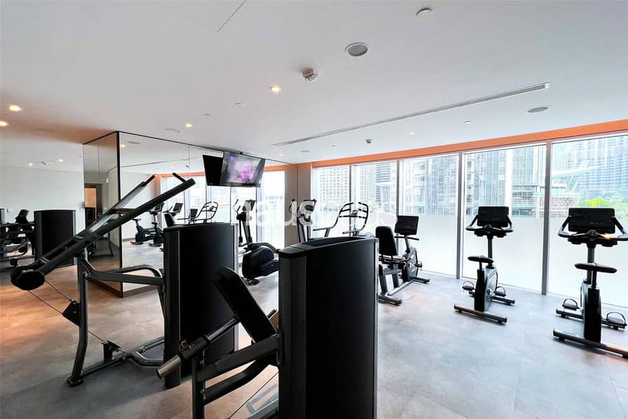 Partial Fountain | Corner Unit | Walk In Closet - Image 18