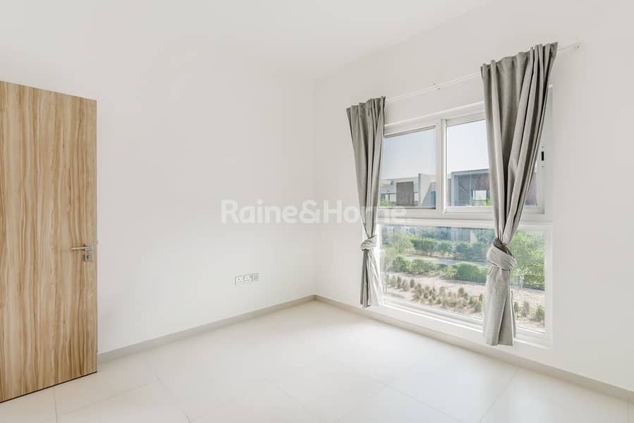 Spacious Layout | Vacant | Private Garden - Image 10