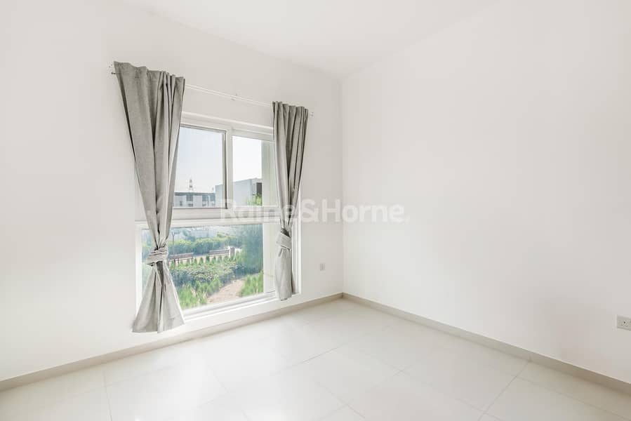 Spacious Layout | Vacant | Private Garden - Image 11