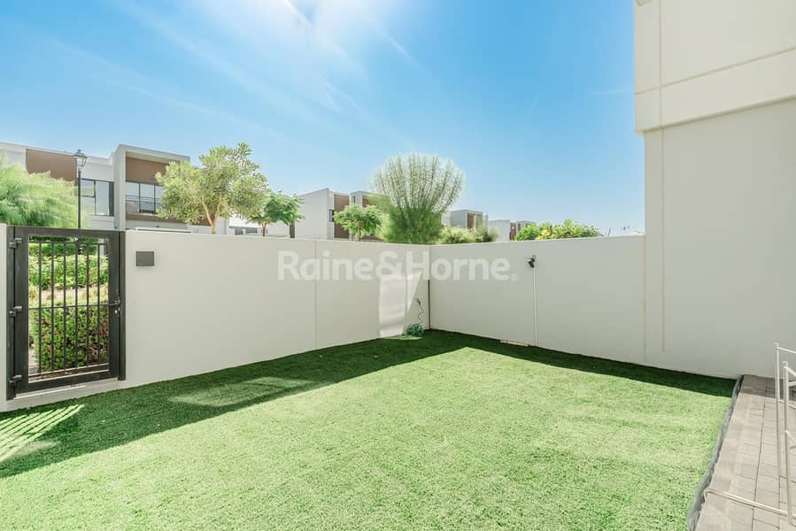 Spacious Layout | Vacant | Private Garden - Image 13