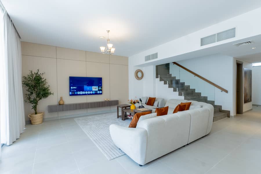 Exquisite 5-Bedroom Luxury Villa in Sharjah Ajmal Makan | Private Pool, Direct Beach Access & Fully Equipped Amenities - Image 6