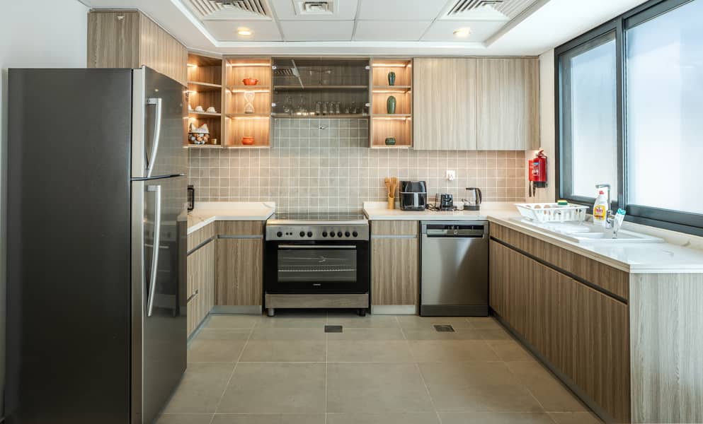 Exquisite 5-Bedroom Luxury Villa in Sharjah Ajmal Makan | Private Pool, Direct Beach Access & Fully Equipped Amenities - Image 26