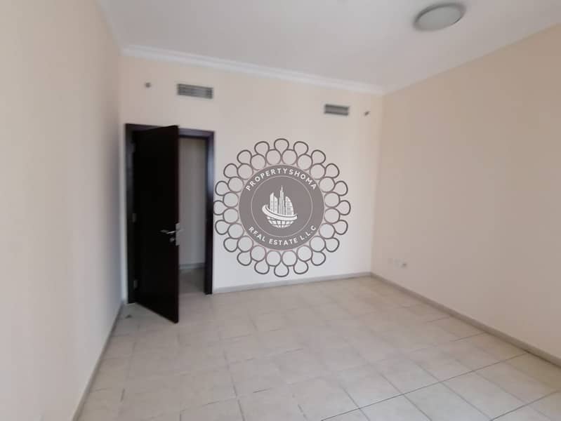 SPACIUS| MID FLOOR UNFURNISHED lake view - Image 9